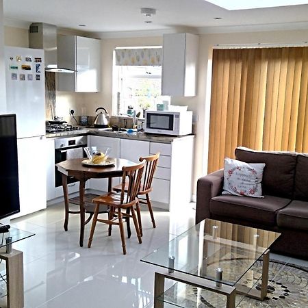 Luxury London Ensuite Double Room, Park Free, Tram-Train! Mitcham Buitenkant foto