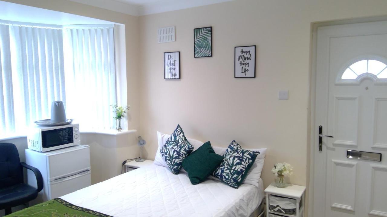 Luxury London Ensuite Double Room, Park Free, Tram-Train! Mitcham Buitenkant foto