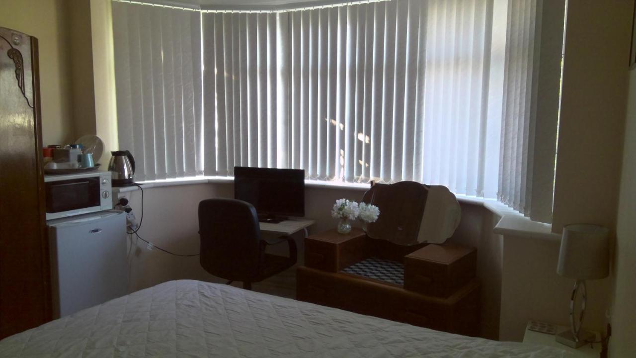 Luxury London Ensuite Double Room, Park Free, Tram-Train! Mitcham Buitenkant foto